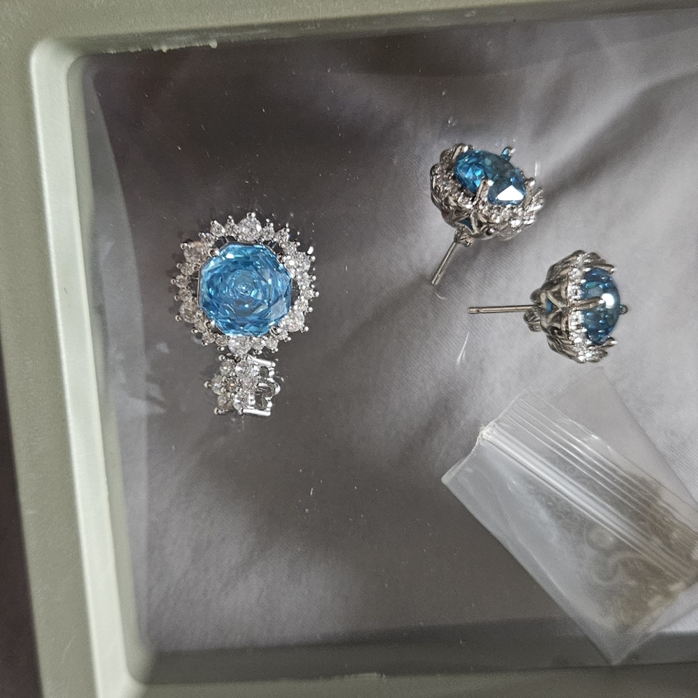 Elegant Blue and Silver Stud rose cut  Earrings/necklace set
